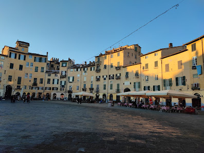Piazza dell'Anfiteatro thumb 4